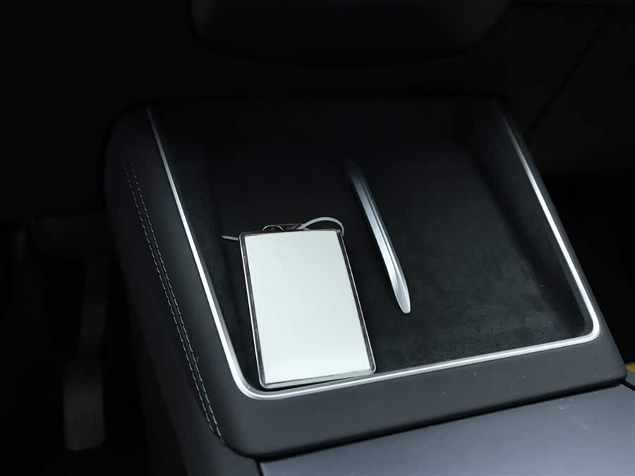 特斯拉 Model Y L 2025 汽车图片 #13