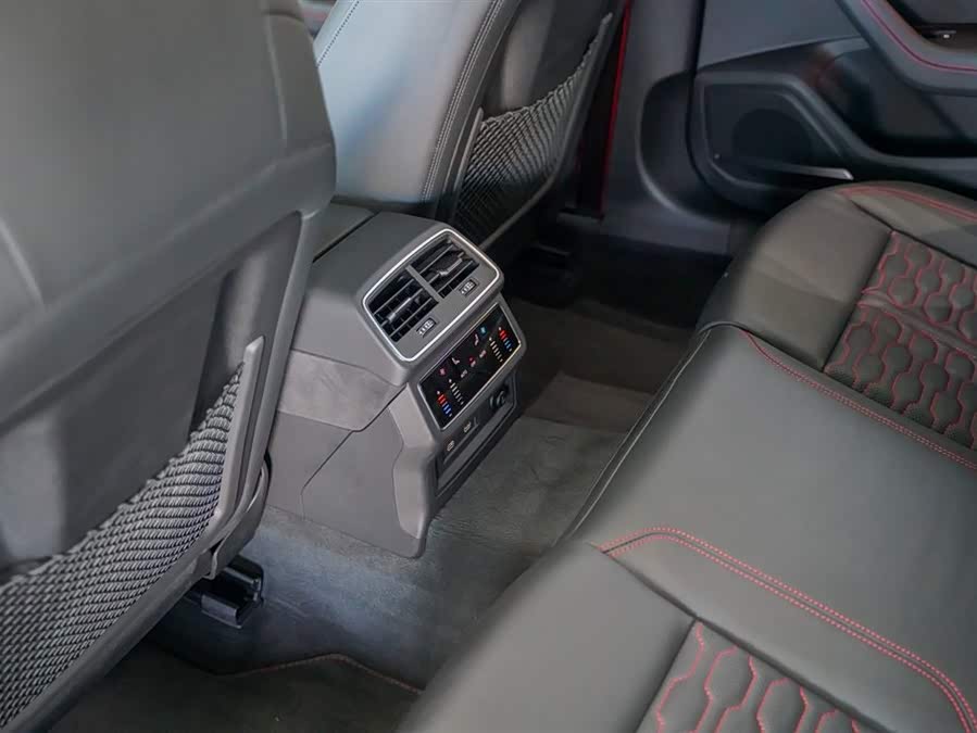 Audi RS 6 2024 immagine di auto #13