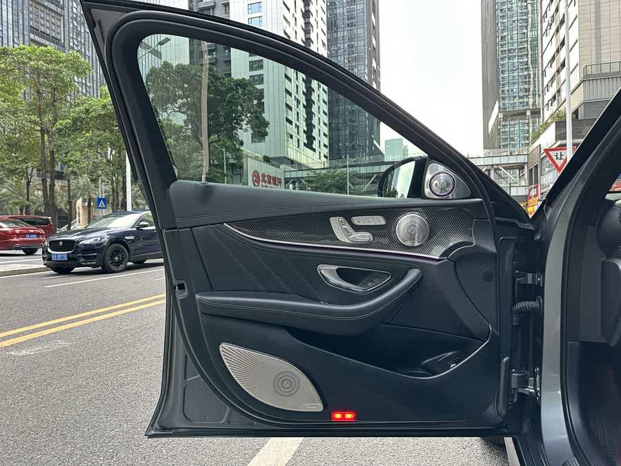 Mercedes-Benz E AMG 2021 صورة سيارة #13