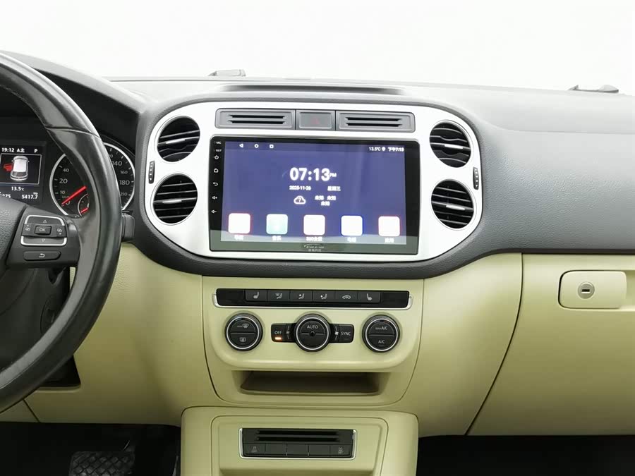 Volkswagen Tiguan 2016 car image #13