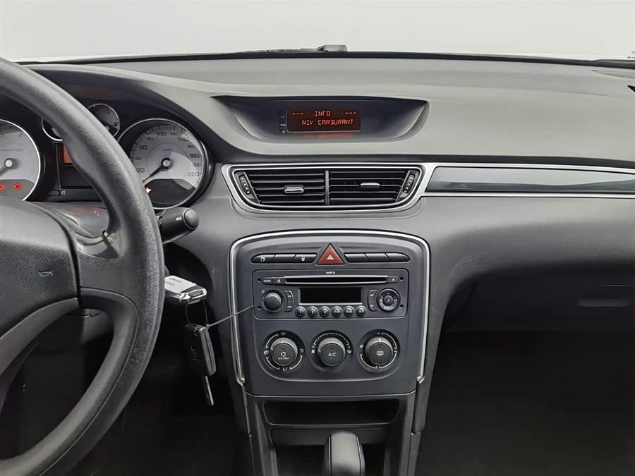 Peugeot 308 2013 car image #13