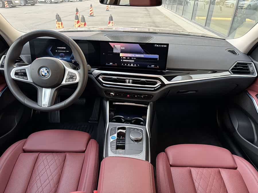BMW i3 2025 car image #13