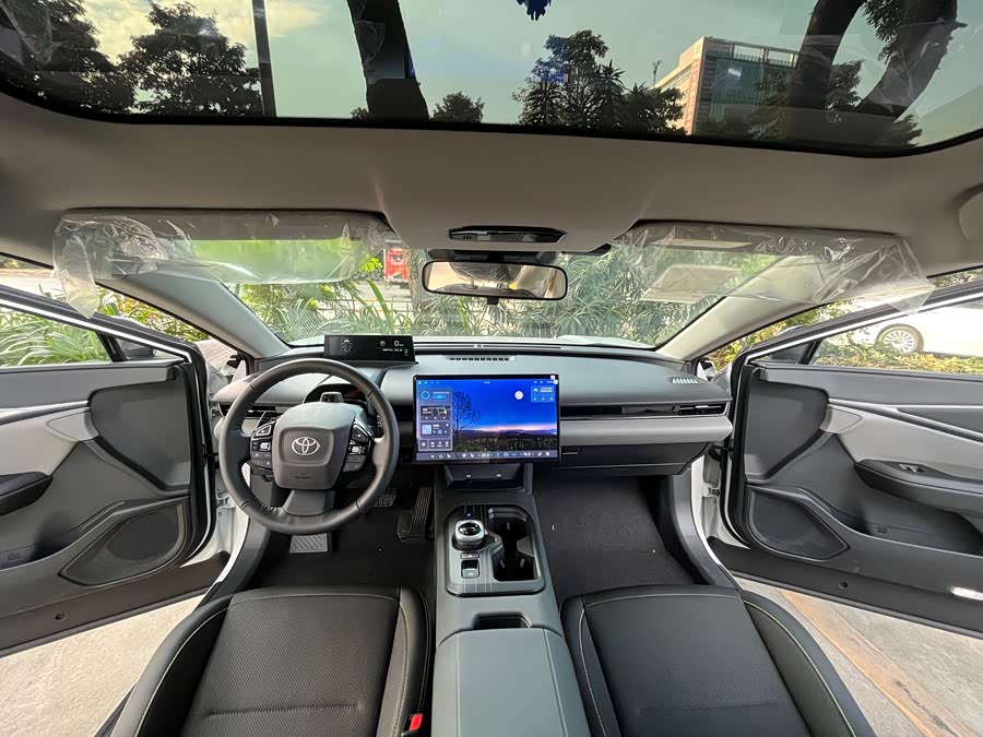 Toyota bZ5 2025 immagine di auto #13