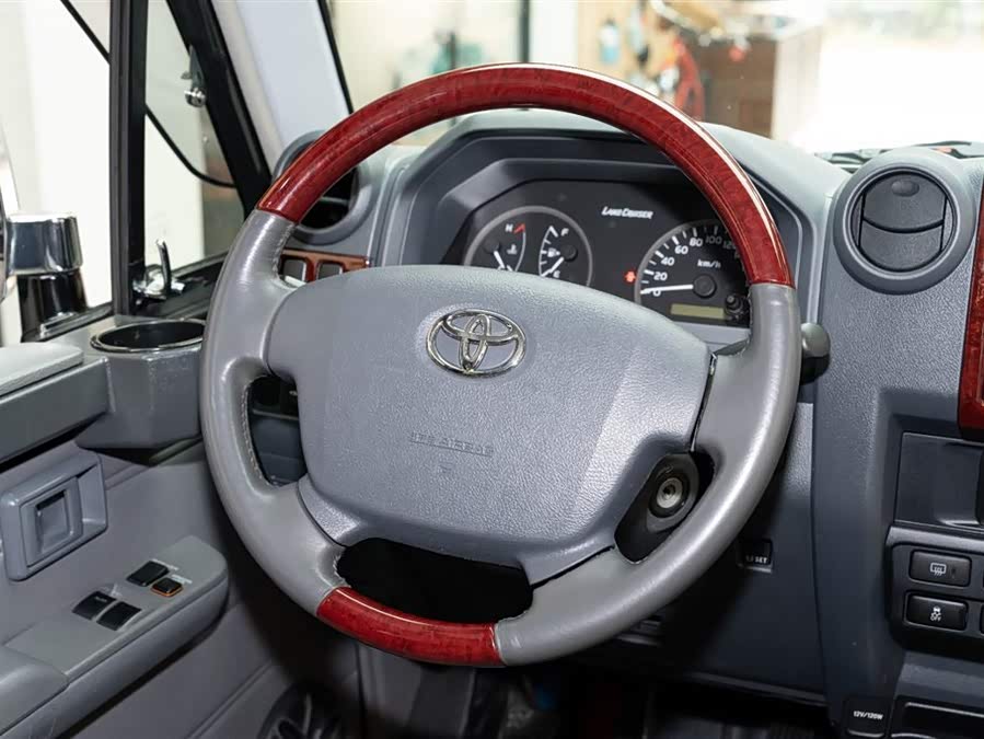 Toyota 2019 car image #13