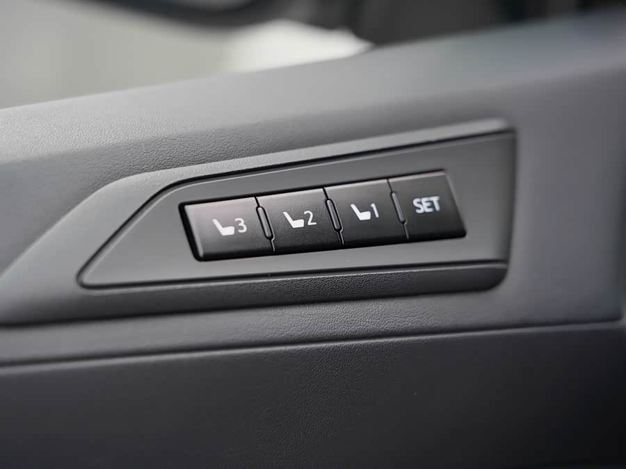 Toyota Alphard 2019 immagine di auto #13