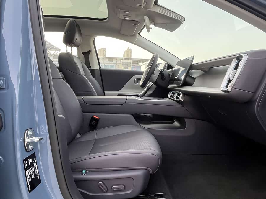 零跑汽车 零跑B01 2025 汽车图片 #13