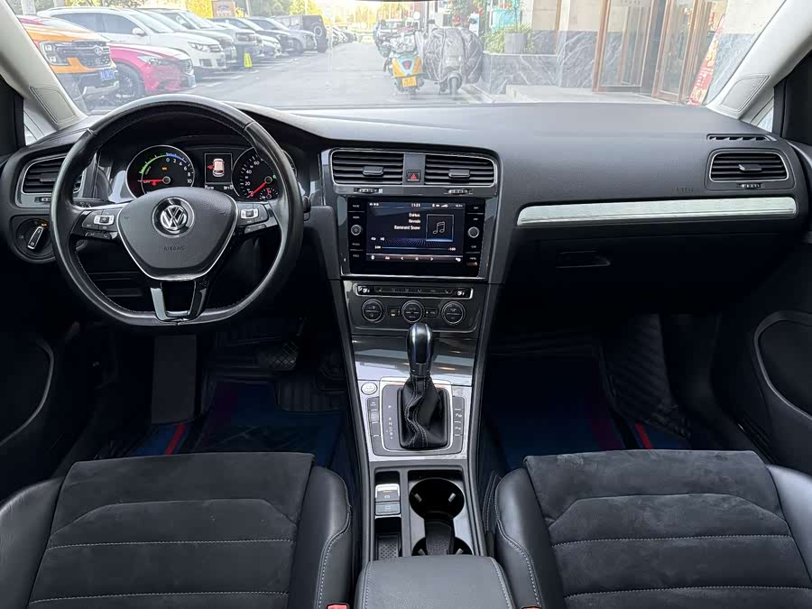 Volkswagen Golf Pure Electric 2020 #13 Volkswagen Golf Pure Electric 2020 car image #13