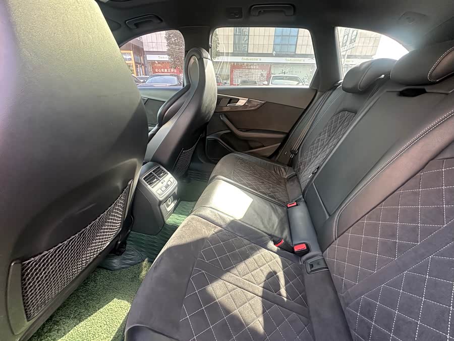 Audi RS 4 2019 car image #13