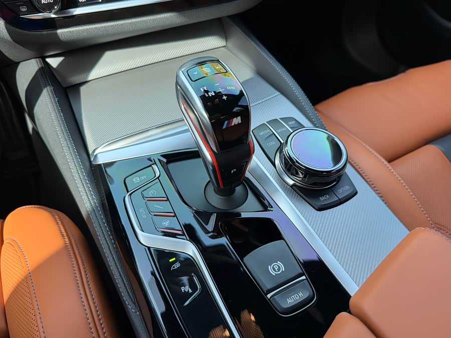 BMW M5 2018 car image #13