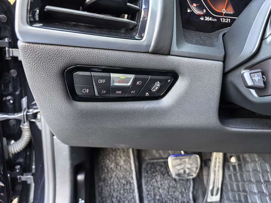 BMW 8 Series 2023 car image #13