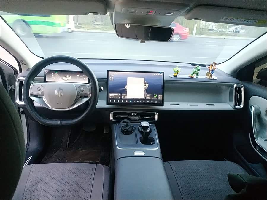 零跑汽车 零跑B01 2025 汽车图片 #13