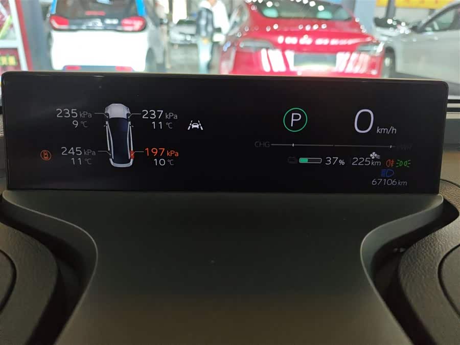 Toyota bZ3 2023 immagine di auto #13