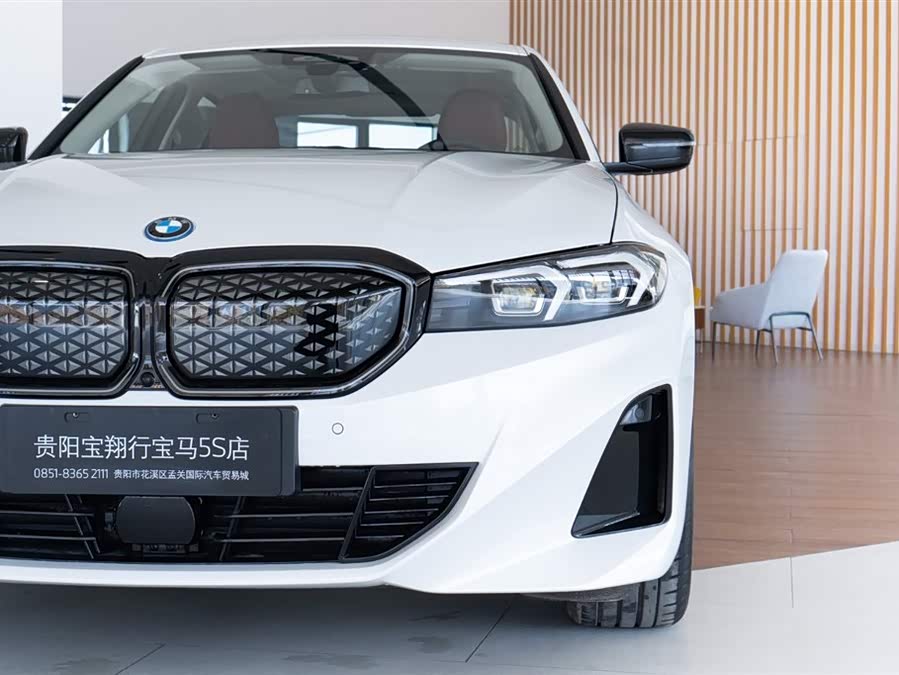 BMW i3 2025 car image #13