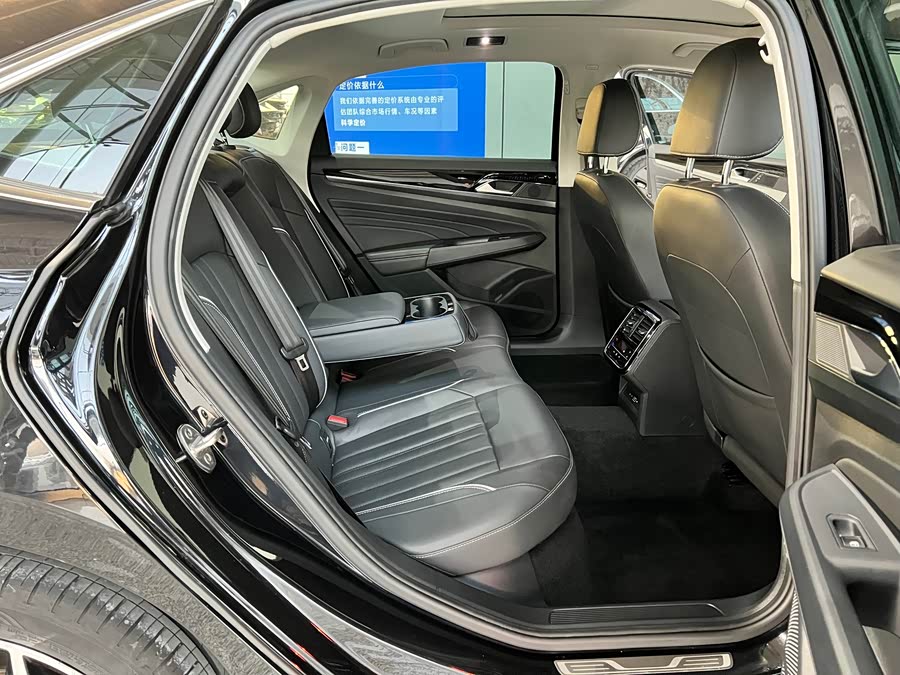Volkswagen Passat 2023 car image #13