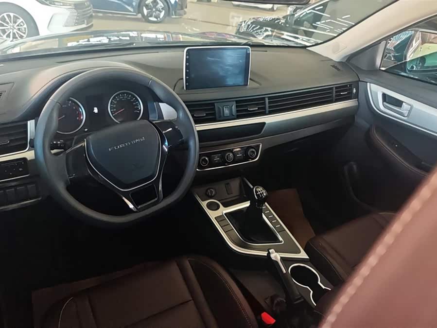 Forthing T5 2023 #13 Forthing T5 2023 immagine di auto #13