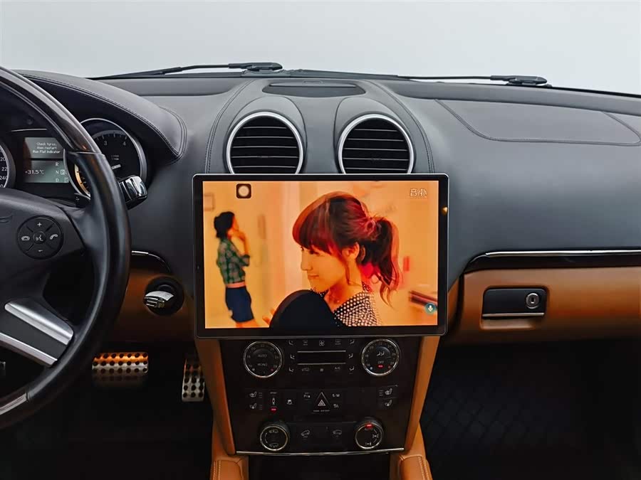 Mercedes-Benz GL Class 2012 car image #13