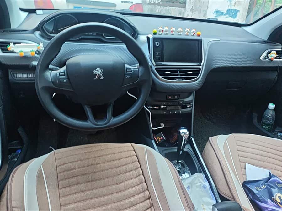 Peugeot 2008 2018 car image #13
