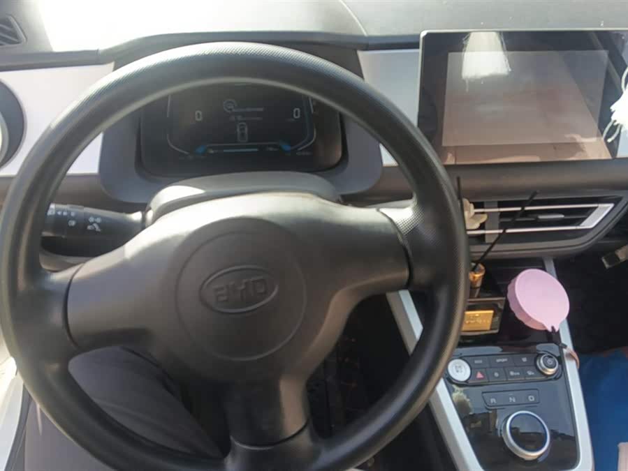 BYD e1 2020 car image #13