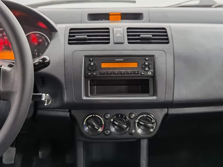 铃木 雨燕 2015 汽车图片 #13