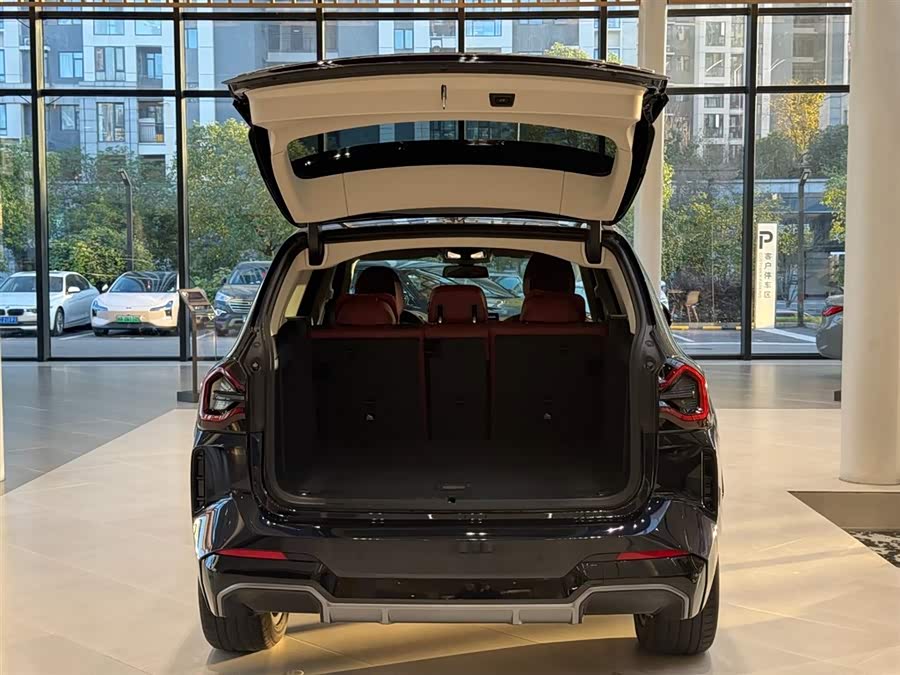 BMW iX3 2025 car image #13