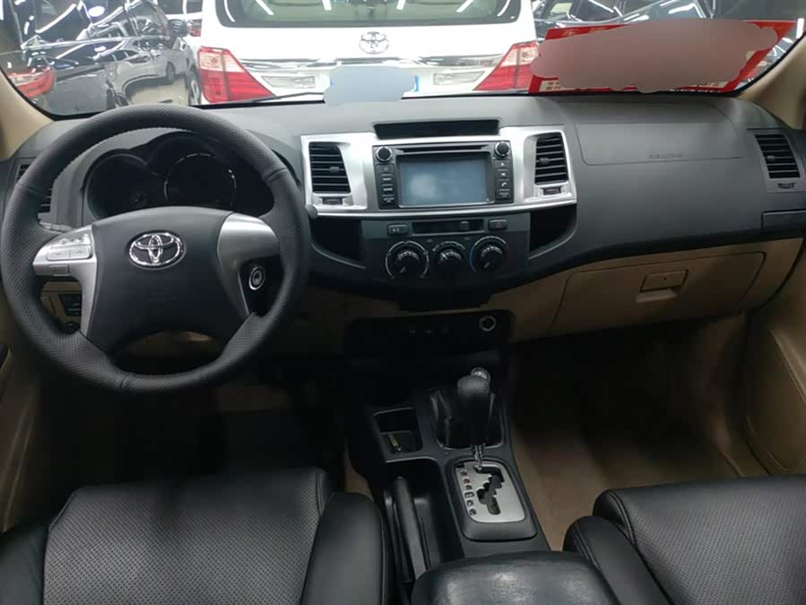 Toyota Fortuner 2016 immagine di auto #13