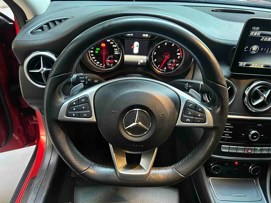 Mercedes-Benz GLA Class 2019 #13 Mercedes-Benz GLA Class 2019 car image #13