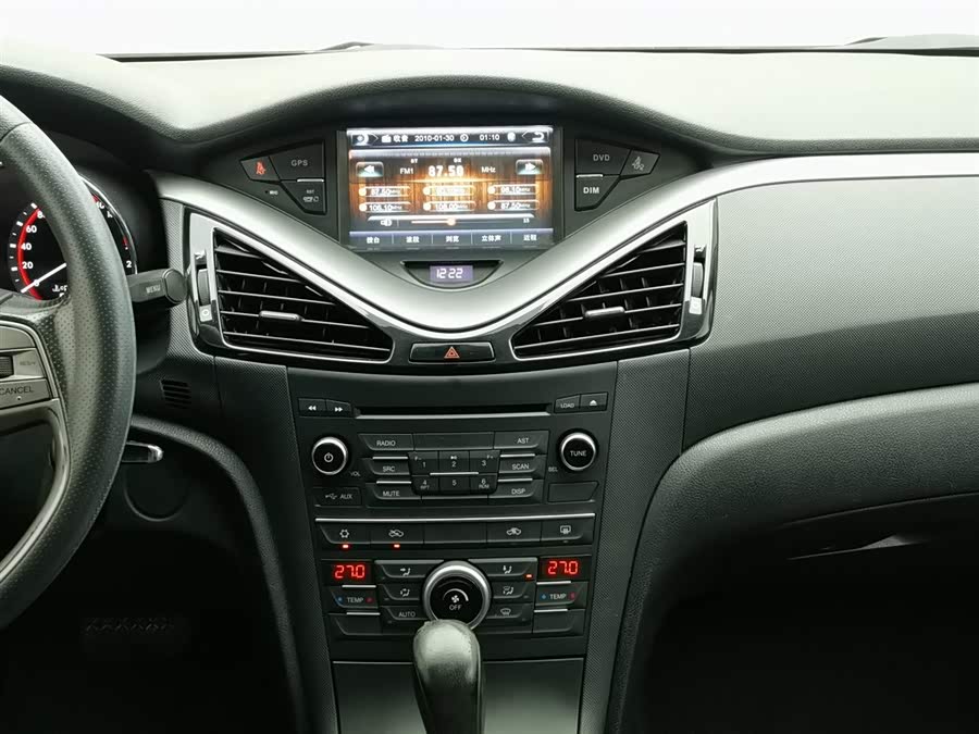 2015 car image #13