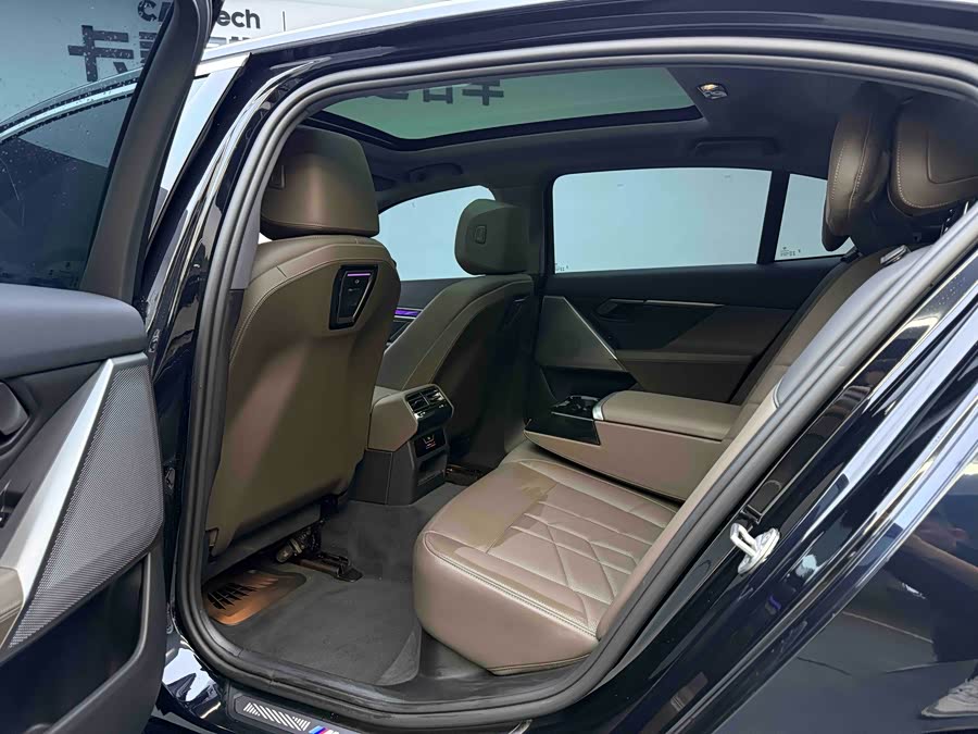 BMW i5 2024 car image #13