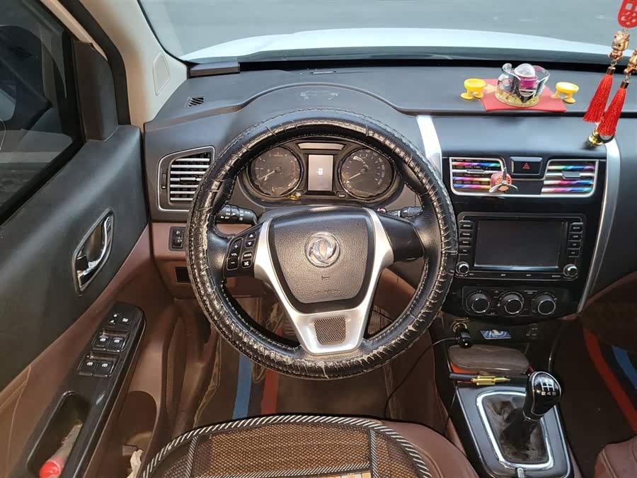 Forthing SX6 2016 #13 Forthing SX6 2016 car image #13