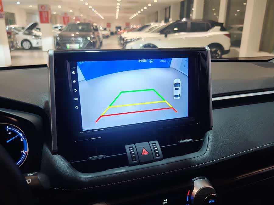 Toyota RAV4 2020 car image #13
