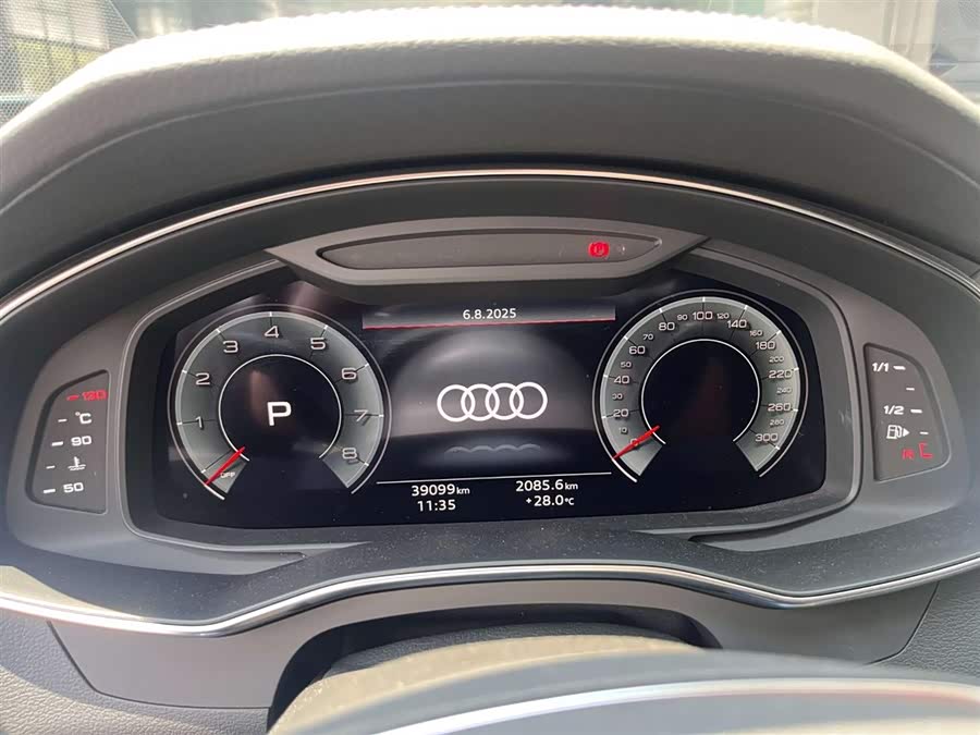 Audi A7 2023 car image #13