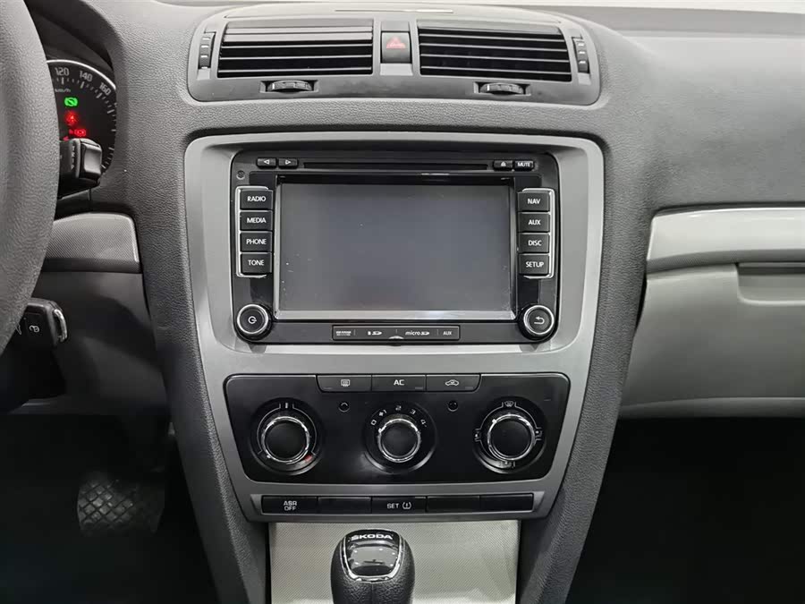 Skoda Octavia 2013 car image #13