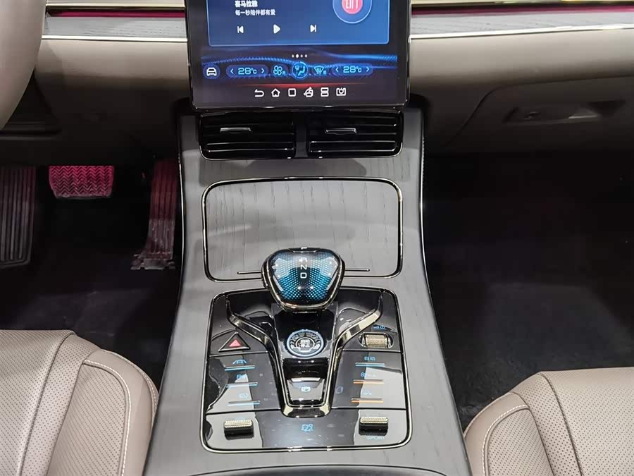 BYD Han 2021 car image #13