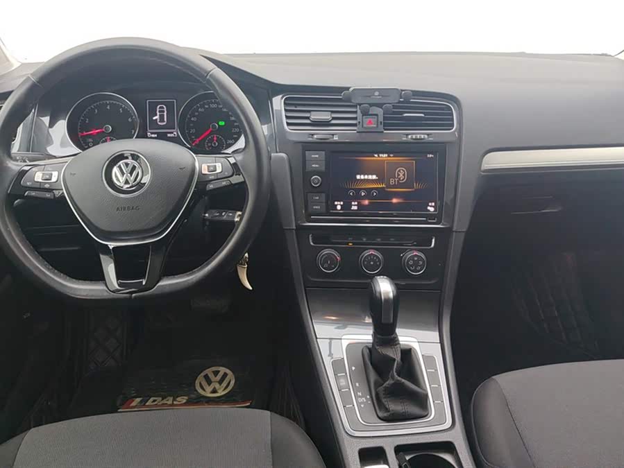 Volkswagen Golf 2020 car image #13