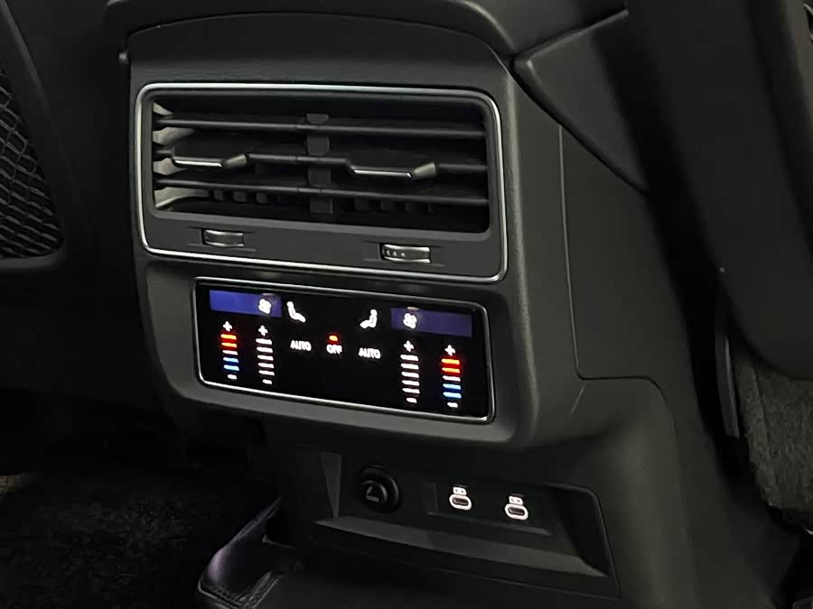 Audi Q8 2022 car image #13