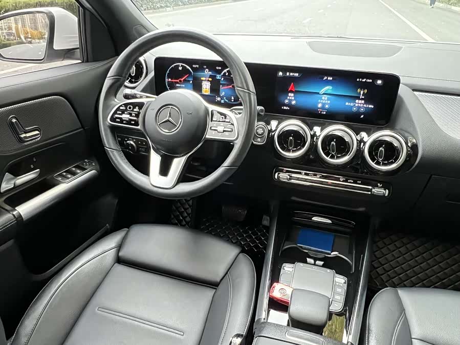 Mercedes-Benz GLA Class 2023 car image #13