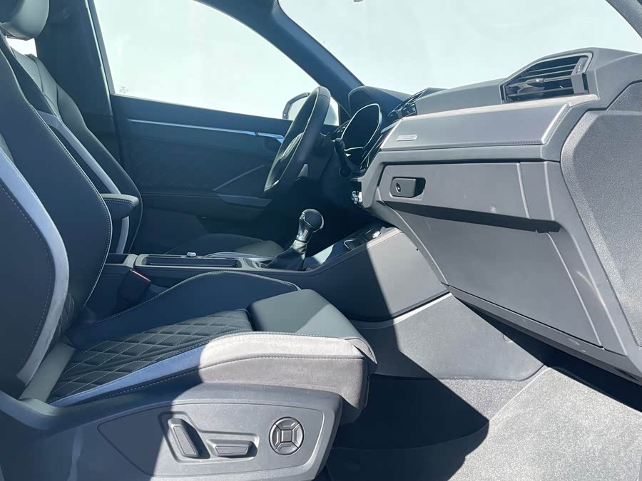 Audi Q3 2025 #13 Audi Q3 2025 car image #13