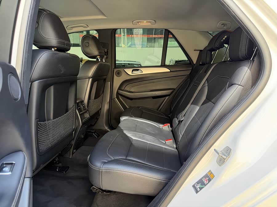 Mercedes-Benz M Class 2015 car image #13