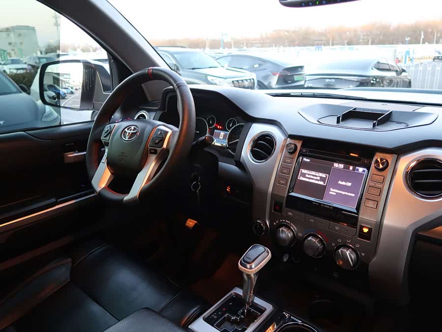 Toyota Tundra 2016 immagine di auto #13