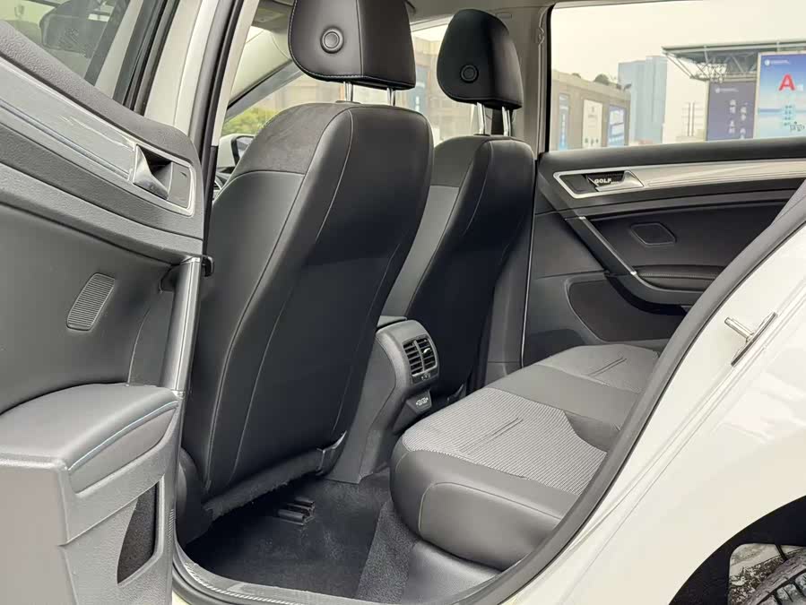 Volkswagen Golf Pure Electric 2021 imagen de coche #13