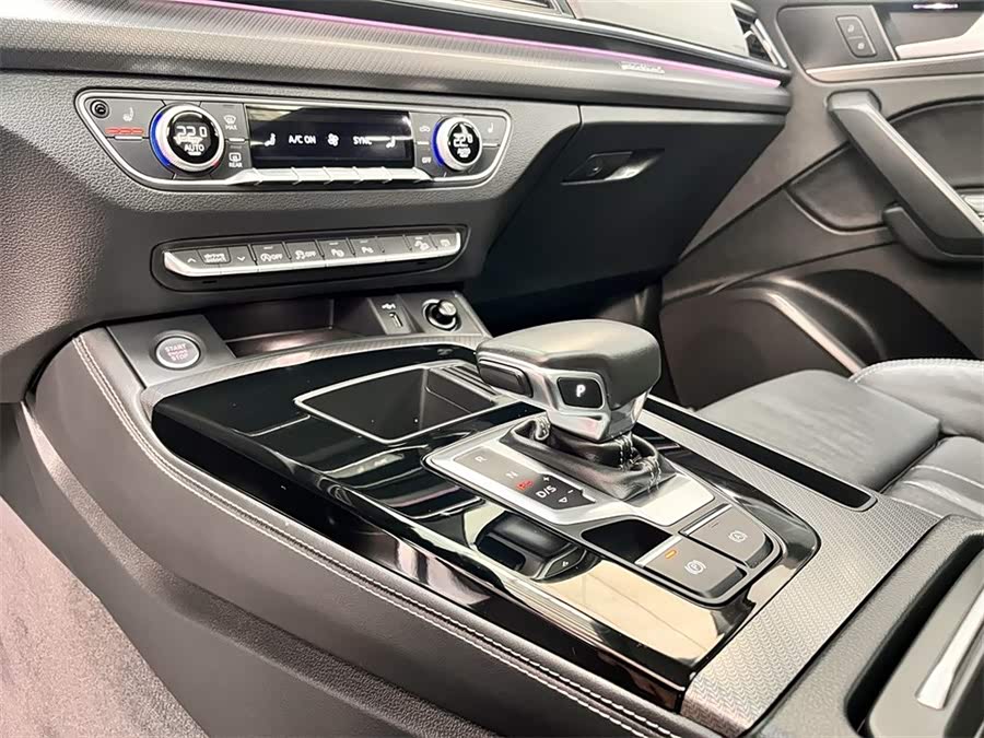 Audi Q5L 2022 car image #13