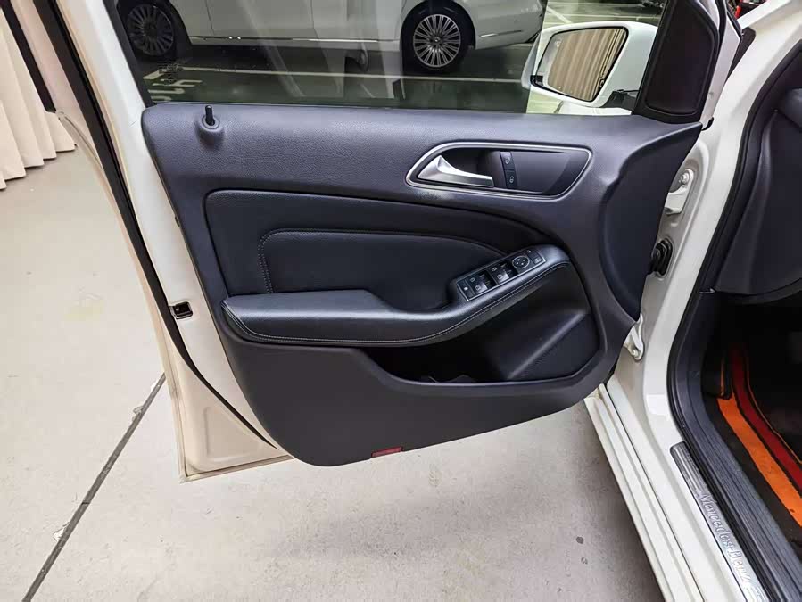 Mercedes-Benz B Class 2014 #13 Mercedes-Benz B Class 2014 car image #13