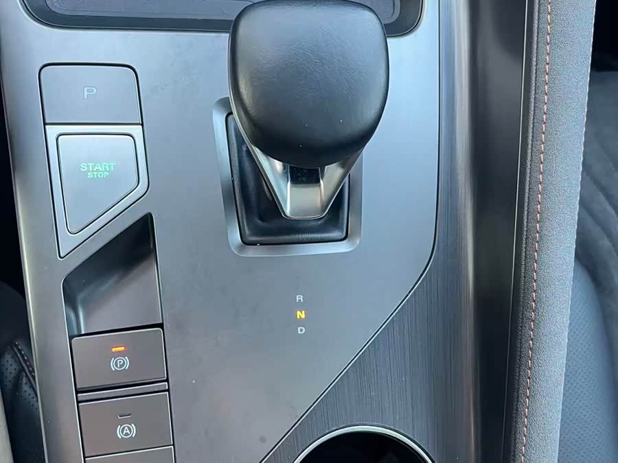 Roewe D5X DMH 2024 car image #13