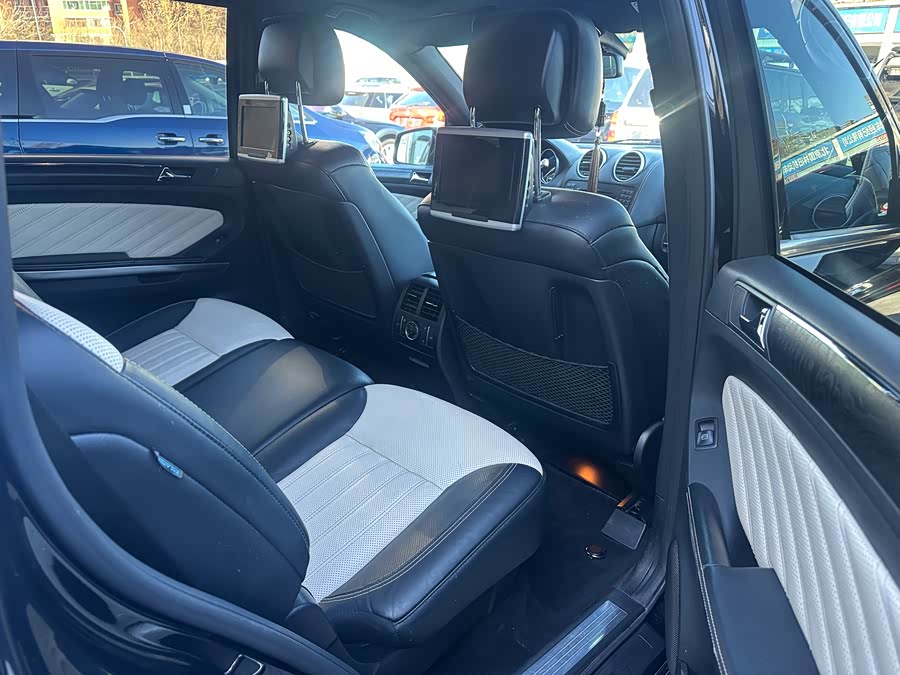 Mercedes-Benz GL Class 2012 car image #13