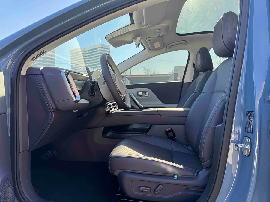 零跑汽车 零跑B01 2025 汽车图片 #13