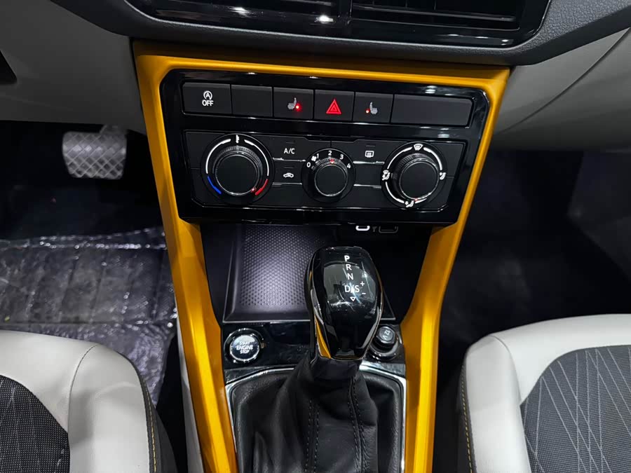 Volkswagen T-Cross 2021 #13 Volkswagen T-Cross 2021 car image #13