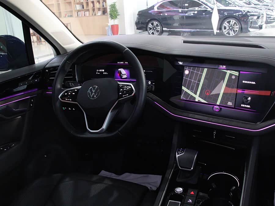 Volkswagen Touareg 2023 car image #13