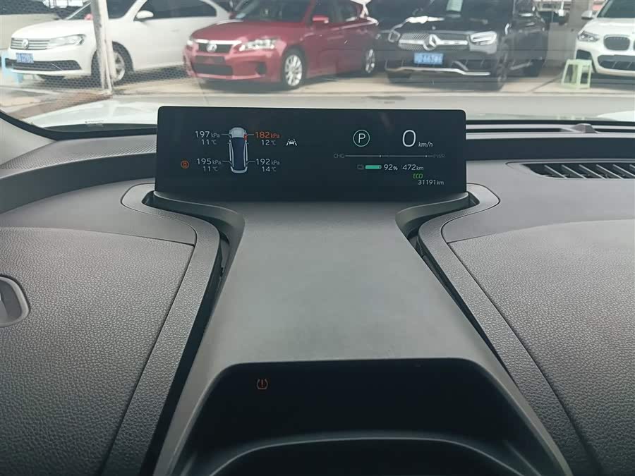 Toyota bZ3 2024 immagine di auto #13