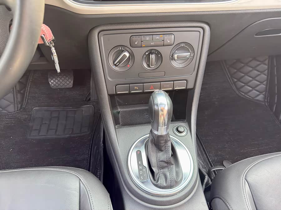 Volkswagen Beetle 2013 immagine di auto #13