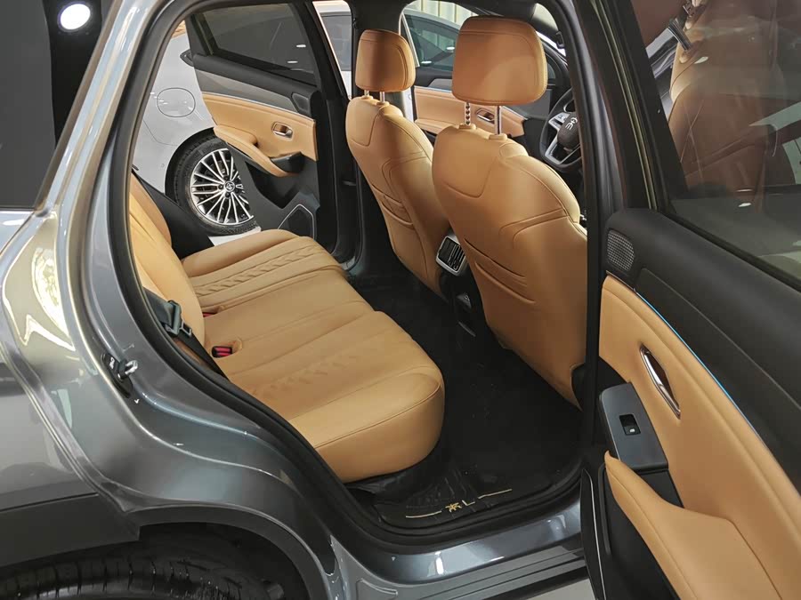 BYD SongL DM-i 2025 car image #13